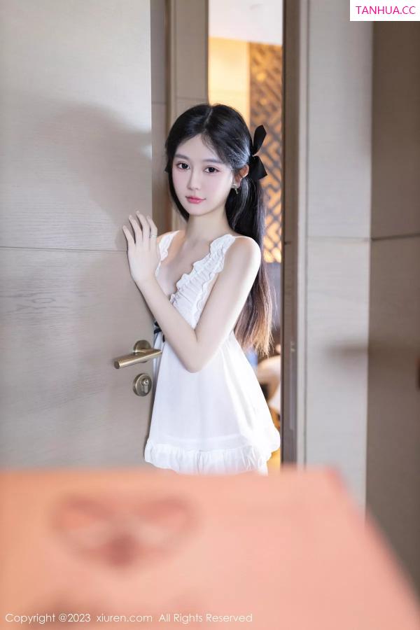   [XiuRen]高清写真图 2023.12.08 No.7789 幼幼 丝袜美腿第23张图片